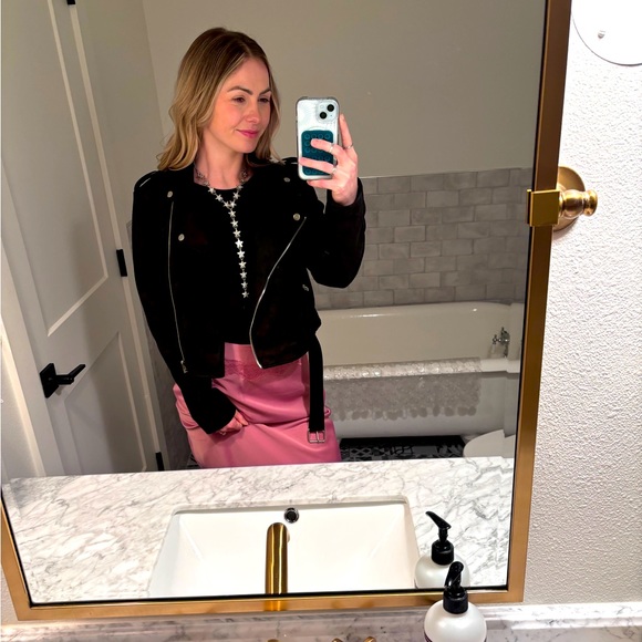 Meet your Posher, Shelby - Picture 4 of 4